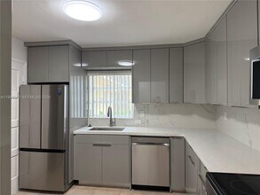 Building Photo - 8550 SW 109th Ave