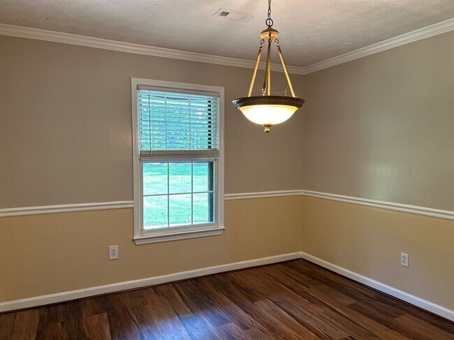 Foto del edificio - 2745 McDonough Rd