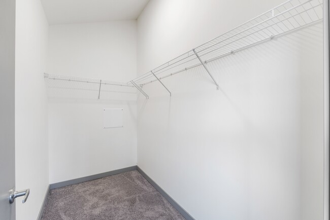 2 Bedroom Vaulted Ceilings - Serenity Apartments