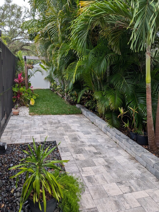Foto del edificio - 1368 Whispering Pines Dr