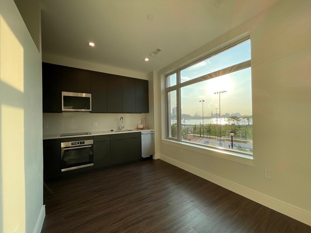 Foto principal - 103 Sumner St