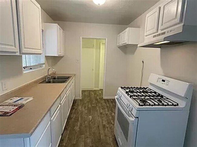 Building Photo - Joyous Home