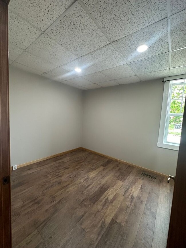 Building Photo - Recently remodeled 3-bedroom, 1.5 bath in ...