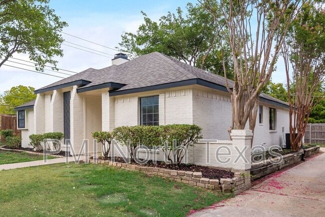 Building Photo - 8880 Woodstream Dr