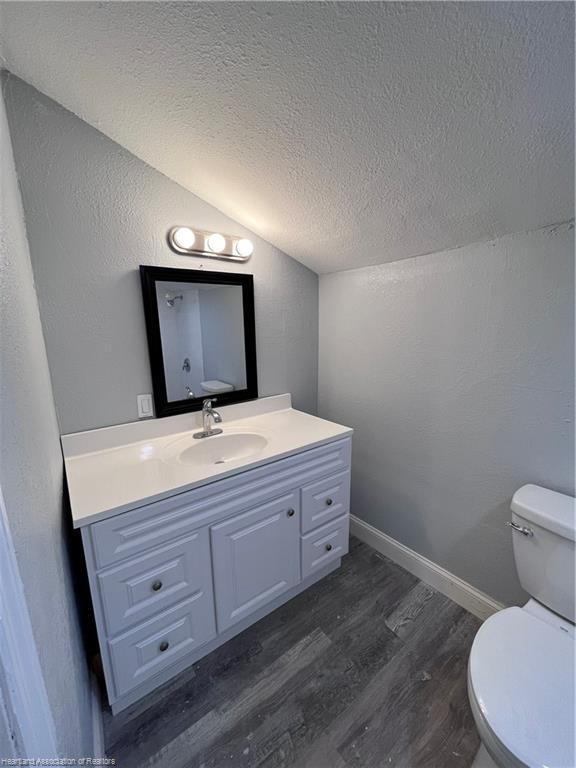 Foto del edificio - 3-Bedroom & 2-Bathroom with a Bonus Room