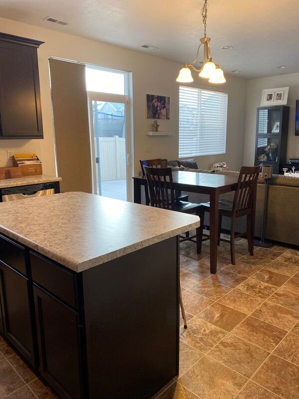 Building Photo - 927 Stonehaven Dr