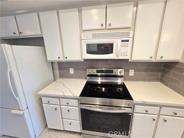 Foto del edificio - 8828 Pershing Dr