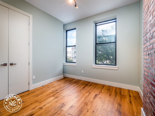 Foto del edificio - 1468 Bushwick Ave