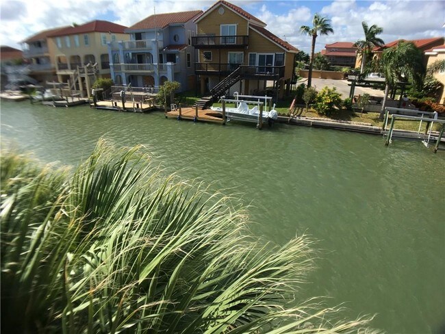 Building Photo - 733 Crown Harbor