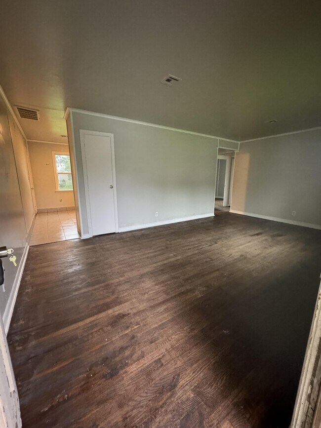 Foto del edificio - 6245 E Marshall St