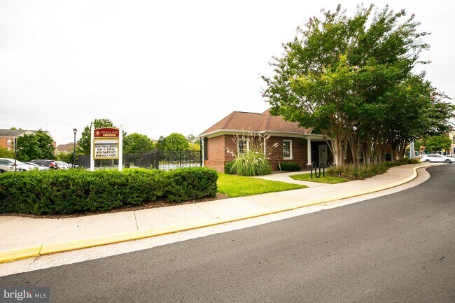 13129 Park Crescent Cir, Herndon, VA 20171 Townhouse for