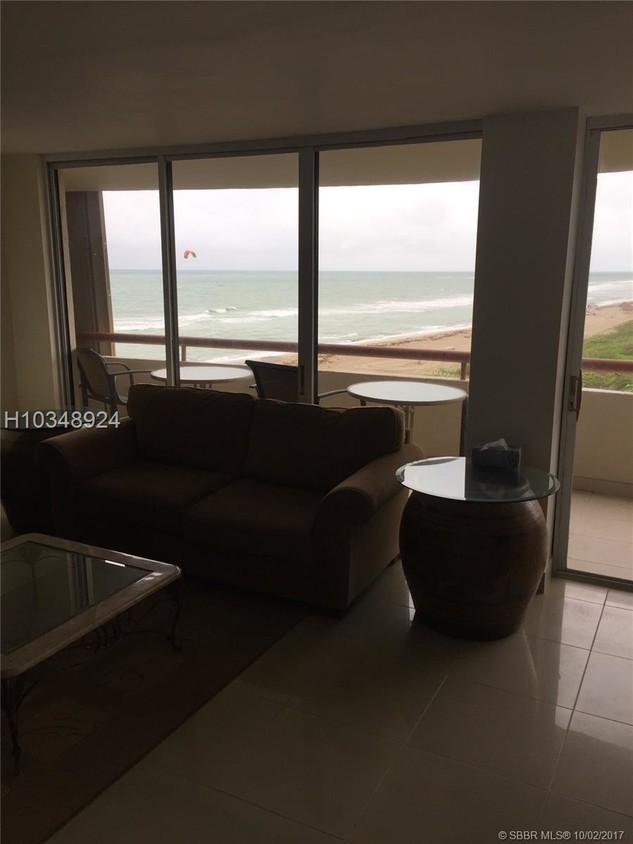 Primary Photo - 15645 Collins Ave