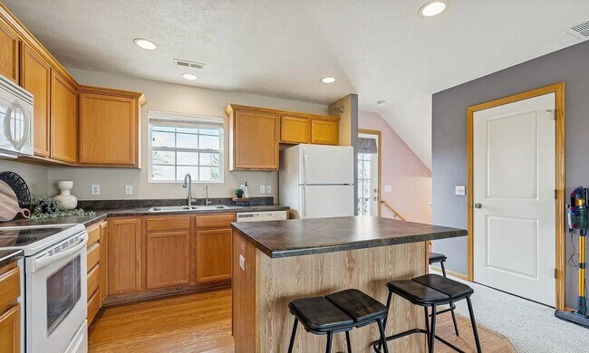 Building Photo - 6806 S 182nd Ct