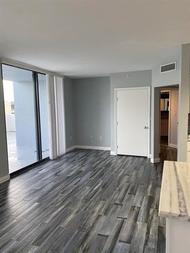 Foto del edificio - 1330 West Ave