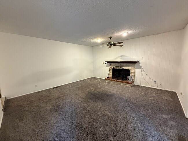 Foto del edificio - 2134 NW Watters St