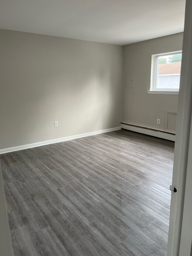 Bedroom - 555 Philadelphia Ave