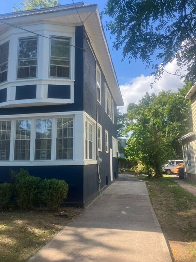 Foto del edificio - College Rental
