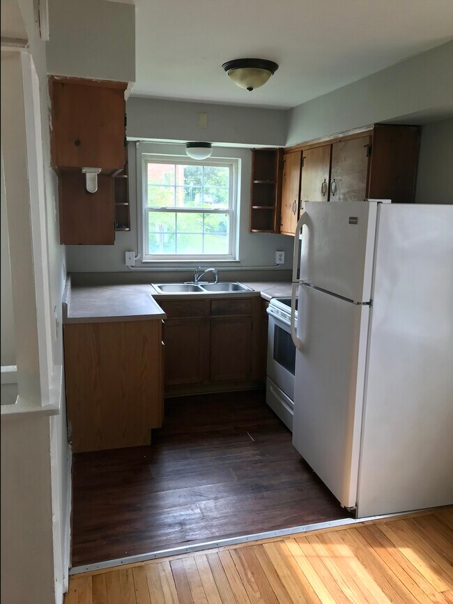Kitchen - 6421 Plainfield Rd
