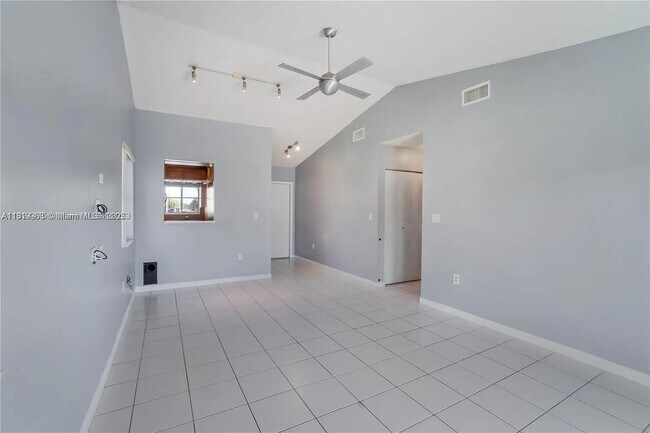 Foto del edificio - 318 NW 114th Ave