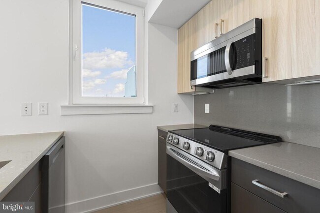 Building Photo - 2000 Dreer St