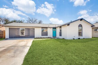 Building Photo - 2610 Lake Briar