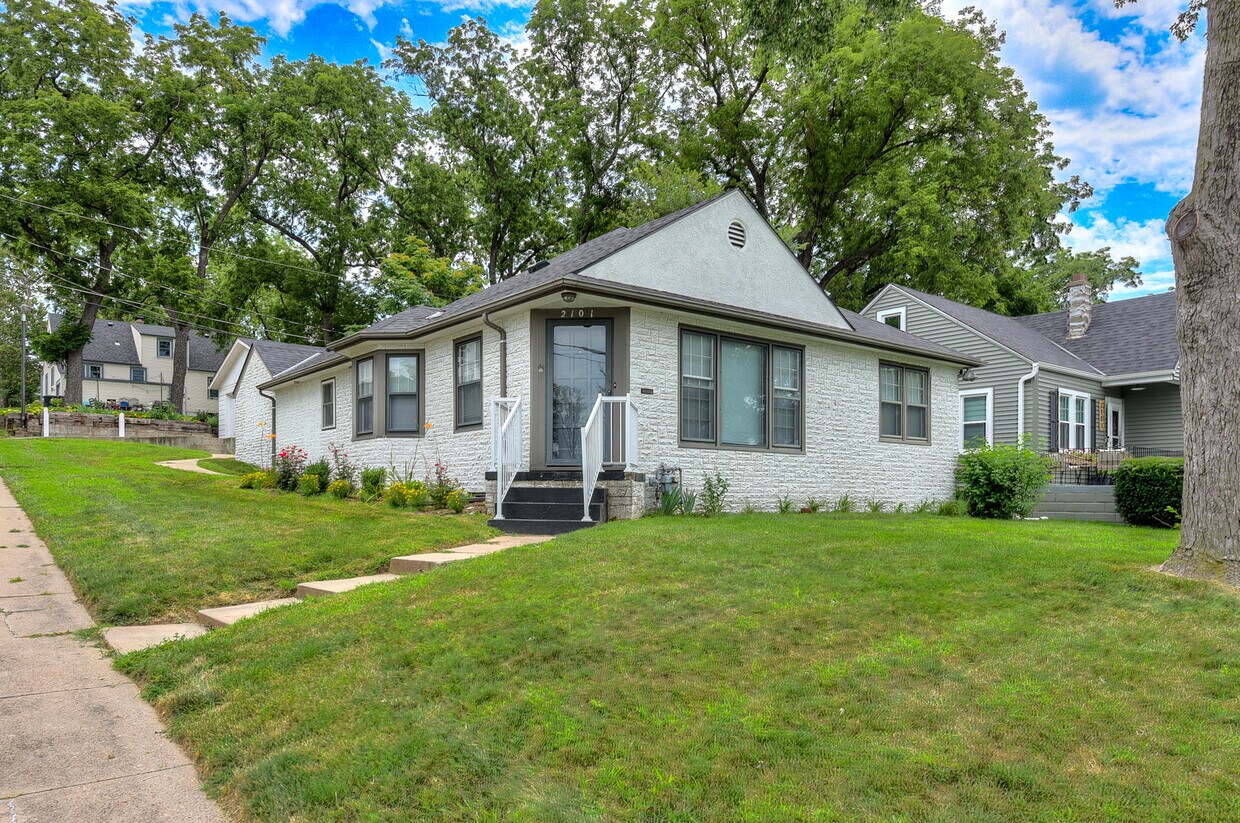 Primary Photo - 2101 S 61st Ave