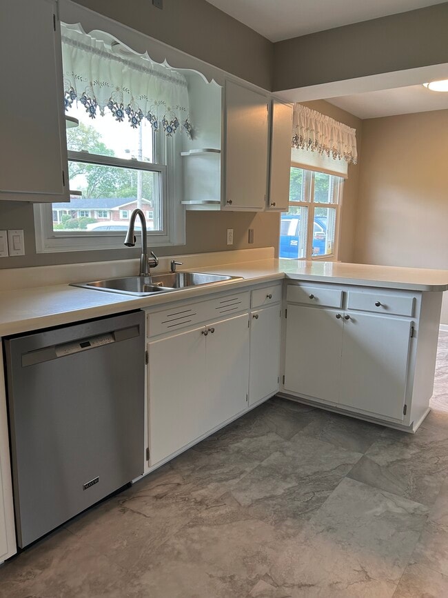 Building Photo - 908 Saint Joseph Dr