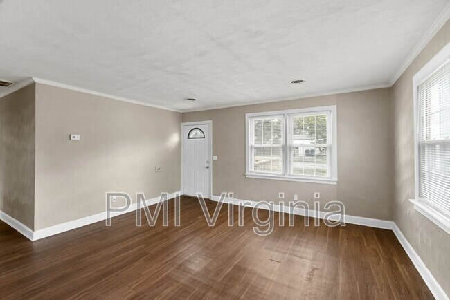 Building Photo - 217 Bob Ln