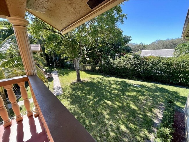 Foto del edificio - 2630 Riverside Dr