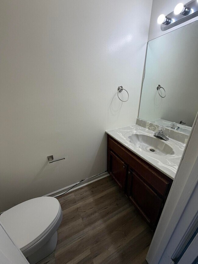 Foto del edificio - 106 Heritage Dr