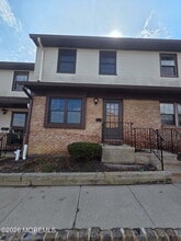 Building Photo - 92 Village Green Way