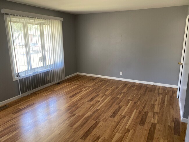 Building Photo - 10405 Trask Dr