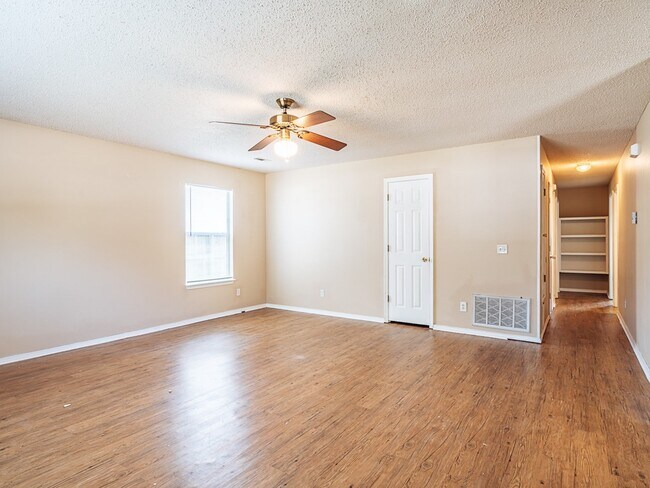 Foto del edificio - 306 Parkcrest Dr