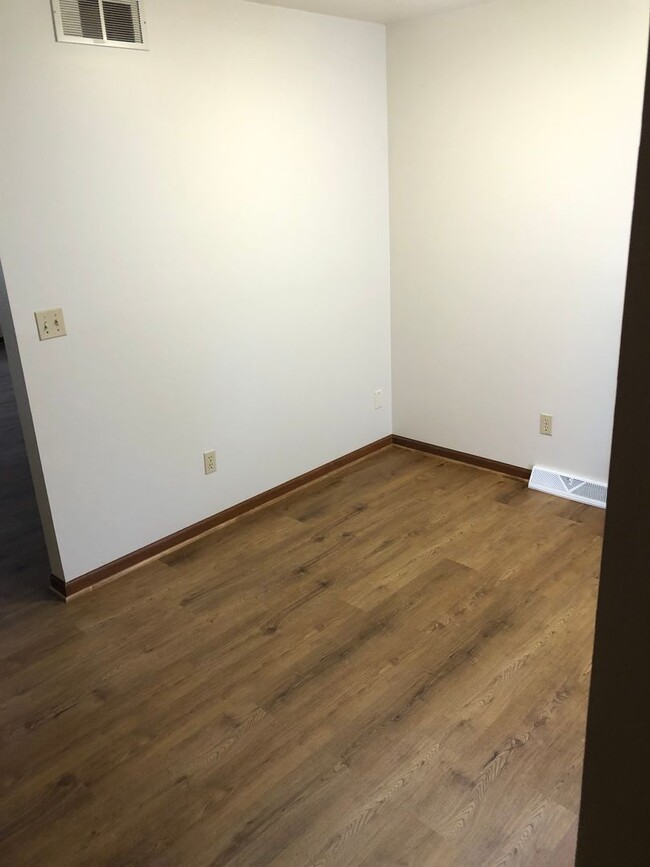 Building Photo - 141/143 Southpark