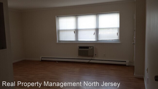 Building Photo - 1 br, 1 bath House - 25 River Rd #A15