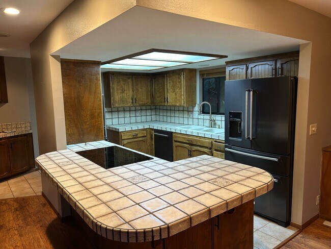 Building Photo - 6367 Woodman Dr