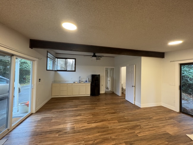 Building Photo - 2339 W Stewart Ave