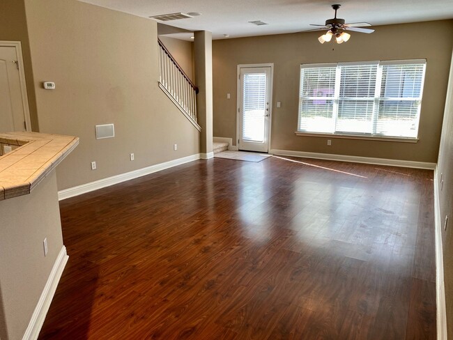 Foto del edificio - 7504 Bennett Ave