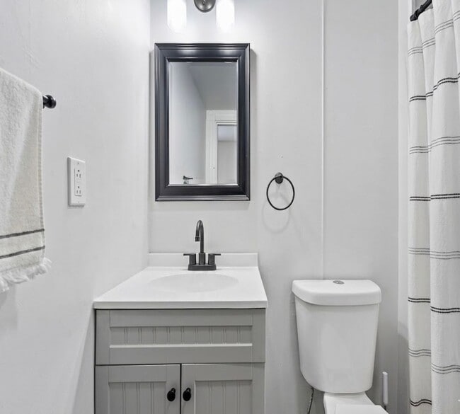 Building Photo - 388 Ingomar St