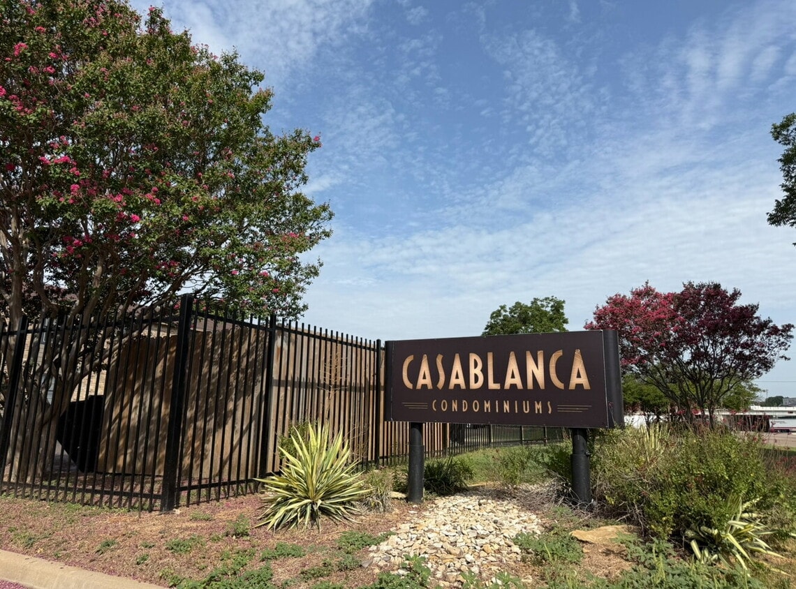 Primary Photo - Spacious 2-Bed, 2.5-Bath Townhome in the B...