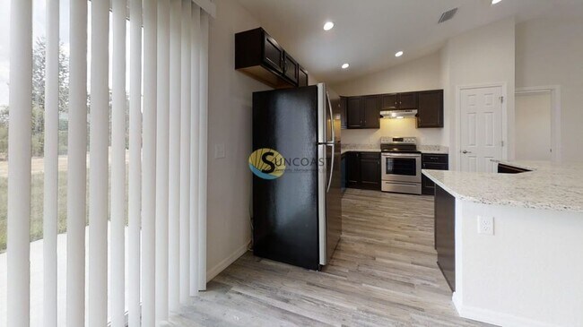 Foto del edificio - 4656 SW 166th St