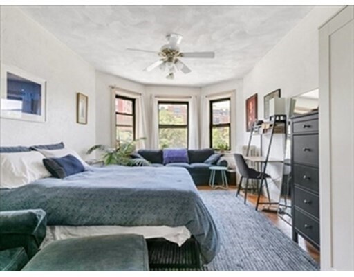 Foto del edificio - 1472 Commonwealth Ave