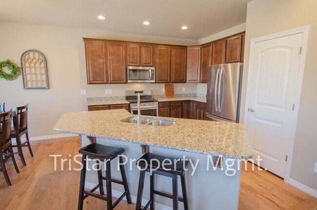 Foto del edificio - 9746 Porch Swing Ln