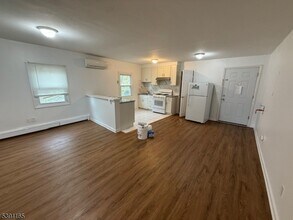 Building Photo - 173 US-46