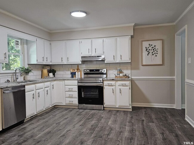 Foto del edificio - 5904 Applewood Ln