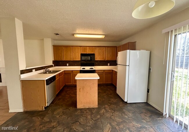 Foto del edificio - 4 br, 2.5 bath House - 3109 Pinehurst Ct