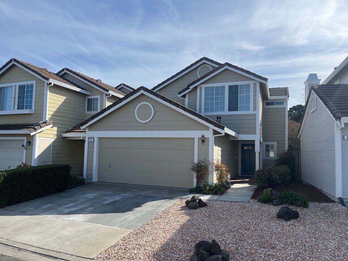 Foto principal - Lovely 2 Bedroom Home in Pinole Shores