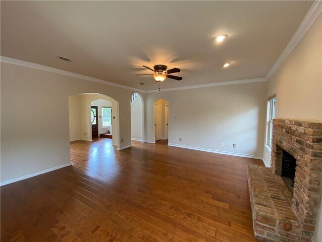 Building Photo - 5600 Sedgefield Dr