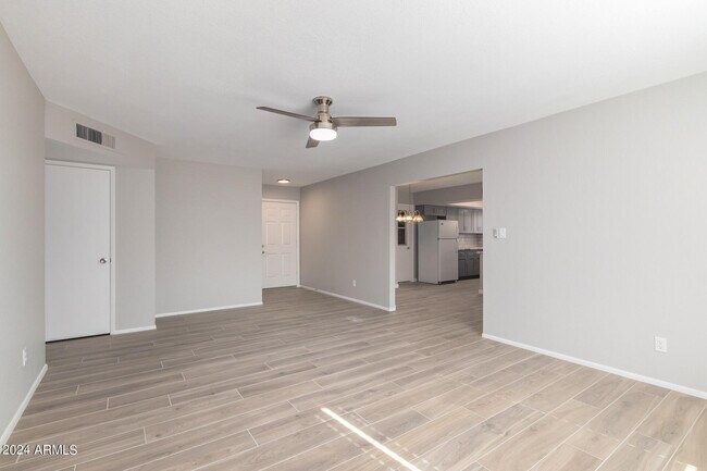 Foto del edificio - 7249 W Medlock Dr