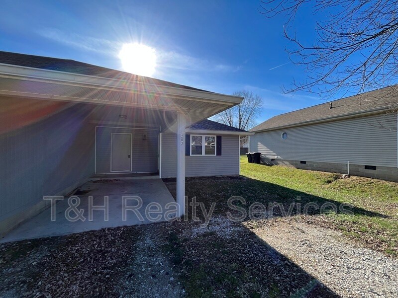 201 203 W Knox St, Mooresville, IN 46158 Condo for Rent in